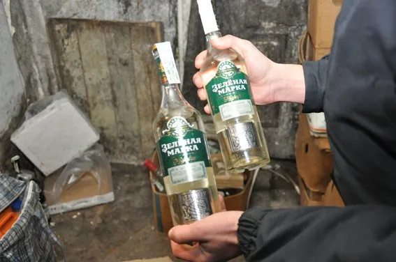 Міліція викрила підпільний цех з виготовлення фальсифікованого спиртного (Фоторепортаж) — фото 1