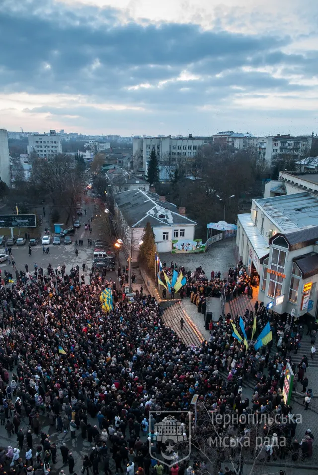 В Тернополі відкривали площу Героїв Євромайдану (Фоторепортаж) — фото 3