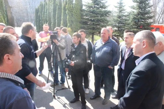 Кількадесят чоловіків прийшли пікетувати тернопільську митницю (Фоторепортаж) + (Відео) — фото 1