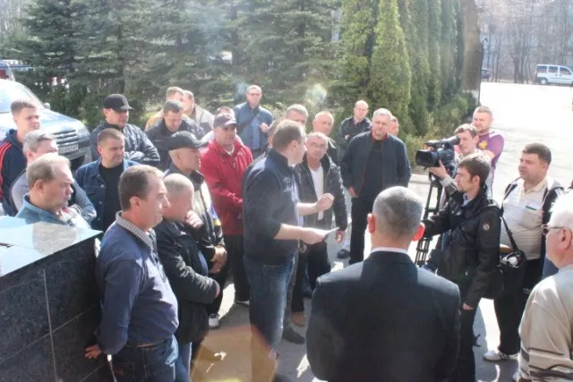Кількадесят чоловіків прийшли пікетувати тернопільську митницю (Фоторепортаж) + (Відео) — фото 2