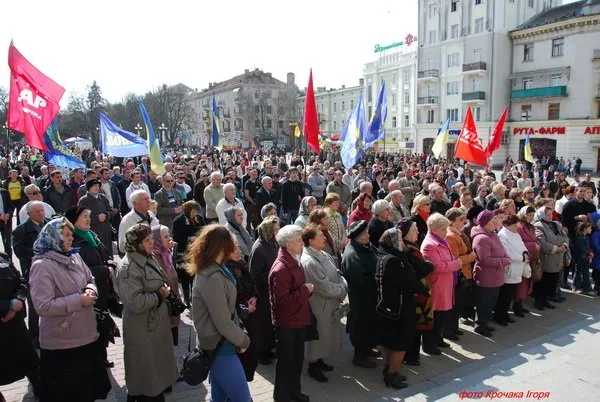 В Тернополі пройшов ряд акцій у підтримку наших Збройних Сил (Фоторепортаж) — фото 6