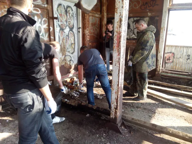 Тернополяни з власної ініціативи взялись прибирати біля пляжу «Циганка» (Фото) — фото 4