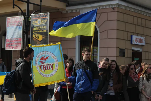 У Тернополі квітами та музикою зустріли студентку з Криму (Фоторепортаж) + (Відео) — фото 2