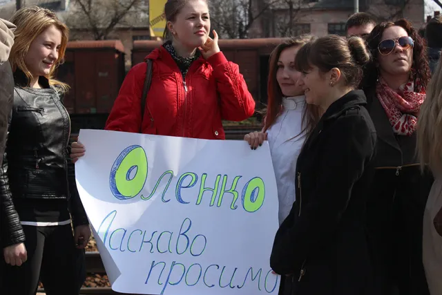 У Тернополі квітами та музикою зустріли студентку з Криму (Фоторепортаж) + (Відео) — фото 4