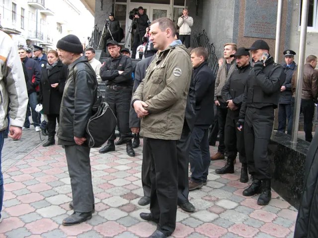 Представники ВО «Свобода» організували пікет біля управління міністерства внутрішніх справ в області (Фоторепортаж) — фото 4