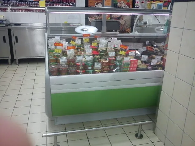 В супермаркеті намагаються продати російські товари за півціни (Фото) — фото 1