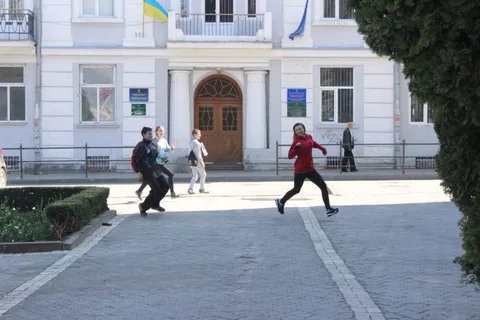 Мокрі хлопці бігають за мокрими дівчатами (Фото) + (Відео) — фото 1