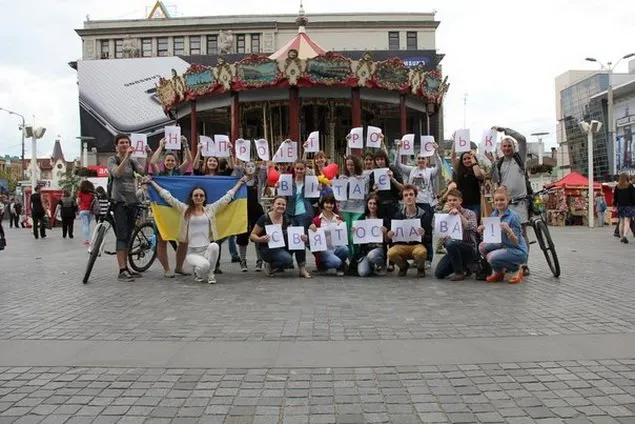 Тернополяни привітали Вакарчука з Днем народження (Фото) — фото 5