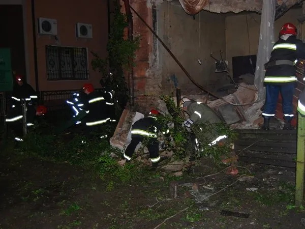 Після зливи, обвалилась частина будинку (Фоторепортаж) + (Відео) — фото 2