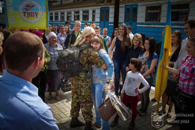 До Тернополя прибули хлопці, які воювали на сході України (Фото) — фото 3