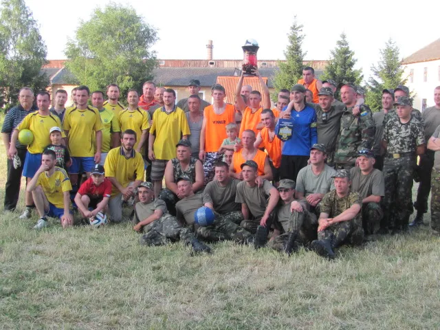 Священики деканату УПЦ КП та батальйон «Тернопіль» зіграли футбол (Фото) — фото 2