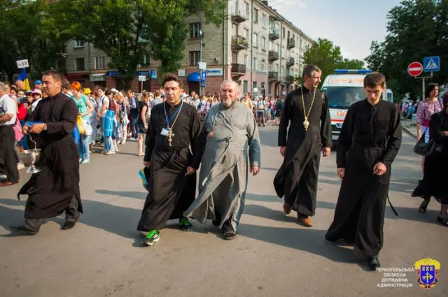 З Тернополя розпочалась піша хода до Зарваниці (Фоторепортаж) + (Відео) — фото 7