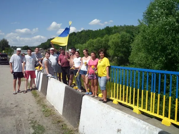 Все більше «патріотичних» мостів з’являється на Тернопільщині (Фото) — фото 3