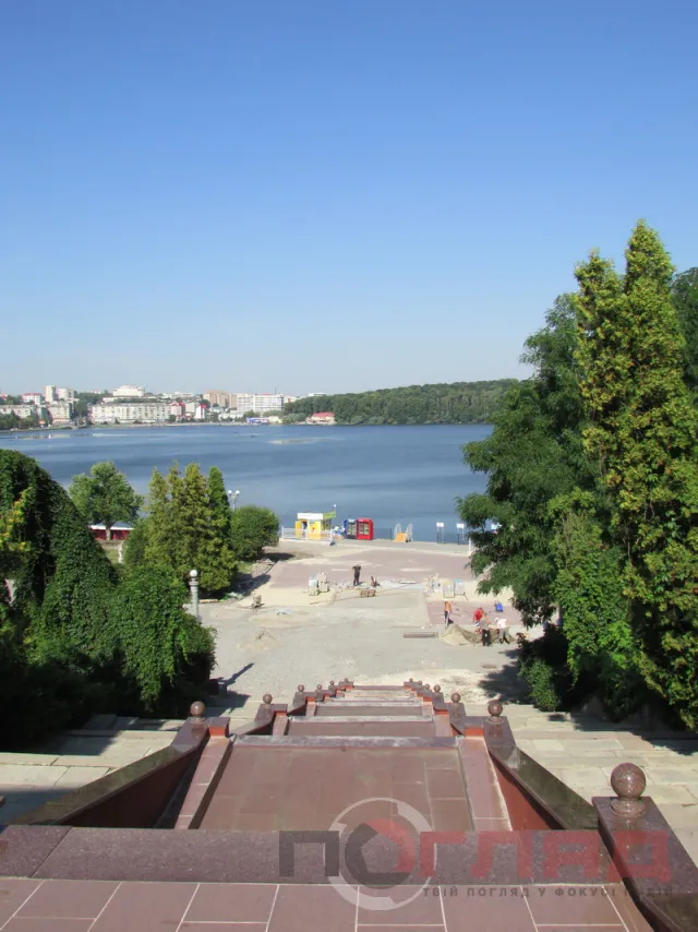 На набережній Тернопільського озера, з кольорової плитки викладуть герб міста (Фото) — фото 2