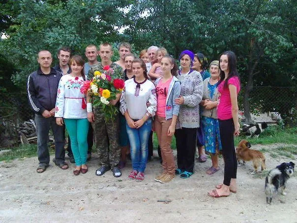На Тернопільщині урочисто зустріли бійця АТО (Фото) — фото 3