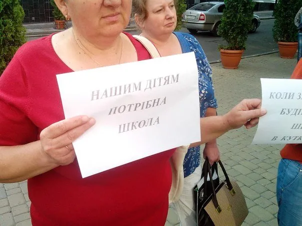 Незадоволені люди і далі приходять пікетувати міську раду (Фоторепортаж) + (Відео) — фото 4