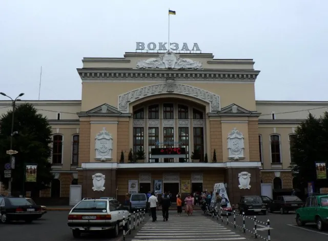 Залізничний вокзал став патріотичним — фото 1