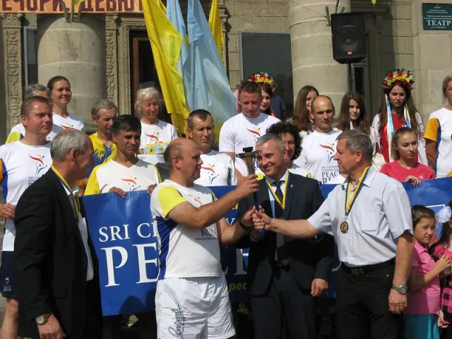 Учасники Міжнародної естафети «Всесвітній біг заради гармонії» відвідали Тернопіль (Фоторепортаж) — фото 6