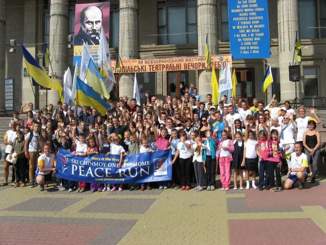 Учасники Міжнародної естафети «Всесвітній біг заради гармонії» відвідали Тернопіль (Фоторепортаж) — фото 7