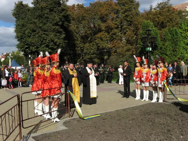 У центрі Тернополя відкривали тристоронній годинник (Фоторепортаж) — фото 2