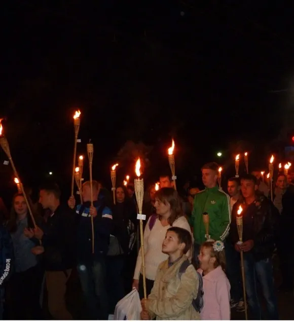 Активісти смолоскипною ходою пройшлася центральними вулицями Тернополя (Фоторепортаж) — фото 4