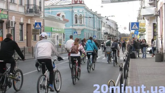 Студенти влаштували велопробіг вулицями Тернополя (Відео) — фото 1