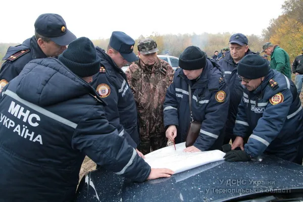 Більше півтисячі людей шукали в лісі п’ятирічну дівчинку (Фоторепортаж) + (Відео) — фото 1