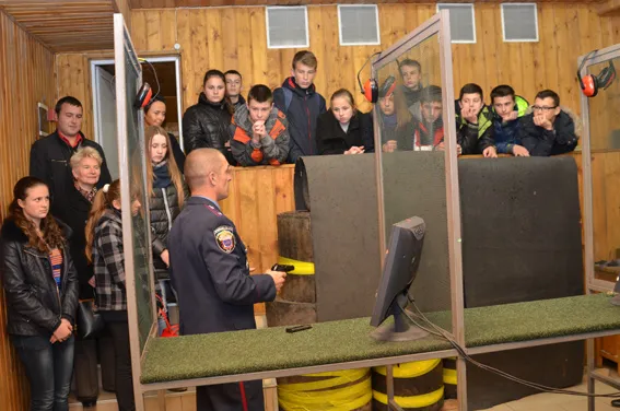 Міліціонери розповіли школярам про свою професію та застерегли від протиправного (Фоторепортаж) + (Відео) — фото 4