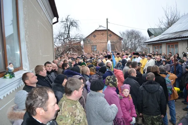 На Тернопільщині попрощалася з ще одним Героєм, котрий віддав життя, захищаючи Україну (Фото) — фото 1