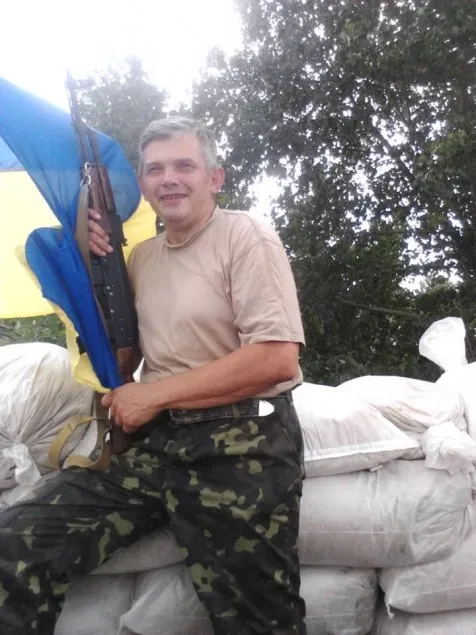 Скандальний тернопільський регіонал фотографується з автоматом в зоні АТО (Фото) — фото 2
