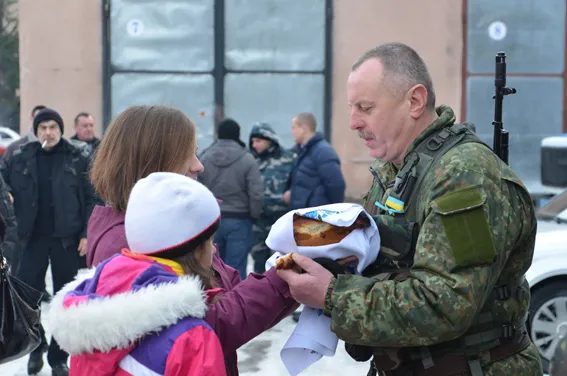 95 добровольців відправились у зону бойових (Фоторепортаж) — фото 4