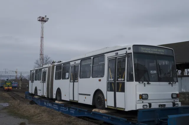 Тернопіль отримав ще два тролейбуси-«гармошки» (Фото) — фото 2