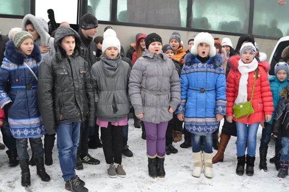 Правоохоронці та волонтери привезли 35 дітей з Луганщини (Фоторепортаж) + (Відео) — фото 1