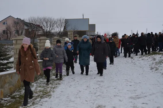 Правоохоронці та волонтери привезли 35 дітей з Луганщини (Фоторепортаж) + (Відео) — фото 2