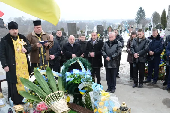Міліціонери вшанували пам'ять героїв Небесної Сотні (фото) + (відео) — фото 3
