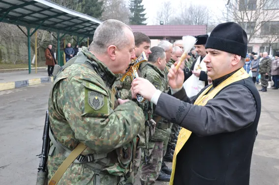 Півсотні бійців спецбатальйону патрульної служби міліції «Тернопіль» відбули на схід (фоторепортаж) — фото 5