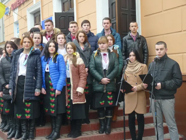 У Тернополі відкрили пам’ятний знак наймолодшому Герою Небесної Сотні – Назару Войтовичу (фото) — фото 2