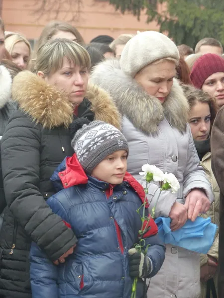 У Тернополі відкрили пам’ятний знак наймолодшому Герою Небесної Сотні – Назару Войтовичу (фото) — фото 4