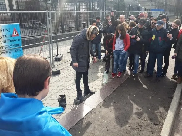 Тернополяни в Києві «поховали» Путіна (фото) — фото 6