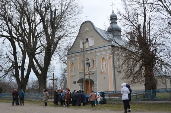 Двоє неповнолітніх злодіїв викрали з церкви майже 100 тисяч гривень (фото) + (відео) — фото 5
