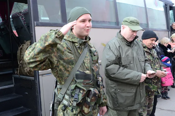 В зону АТО вирушили бійці спецбатальйону «Тернопіль» (фоторепортаж) + (відео) — фото 3
