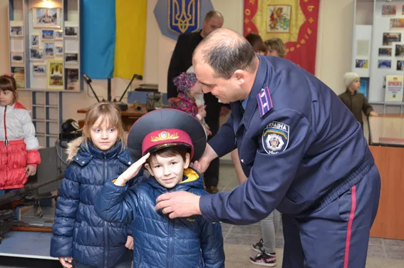 В Тернопільських міліціонерів гостювали дошкільнята (фото) — фото 3