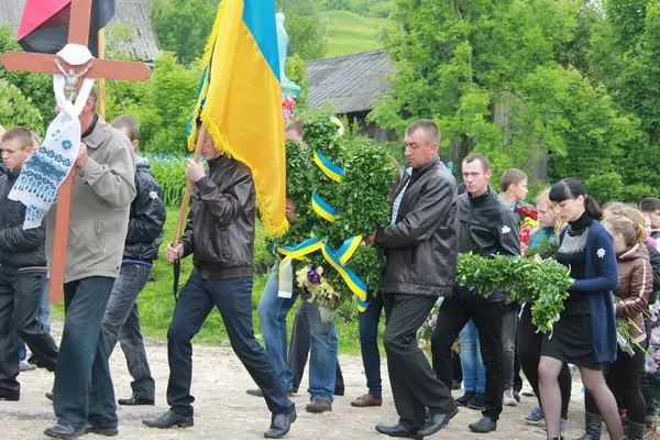 На Тернопільщині провели в останню путь загиблого військовослужбовця Василя Приймака (фото) — фото 2