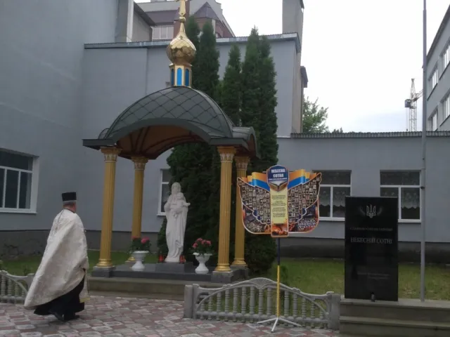 У Тернополі відкрили стелу героям Небесної сотні (фото) — фото 2