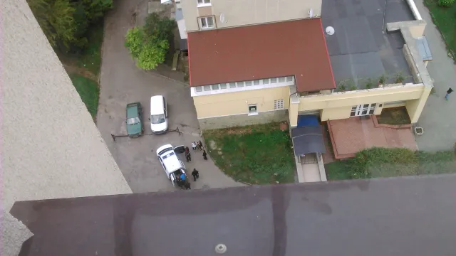 В Тернополі школярі розпивали алкогольні напої на даху багатоповерхівки (фото) — фото 6