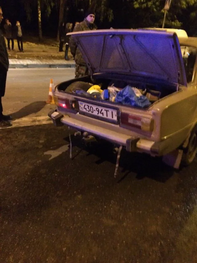 Натовп ледь не вчинив самосуд над п'яним водієм-чиновником (оновлено) (фото+відео) — фото 3