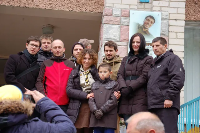 У Тернополі відкрили меморіальну дошку айдарівцю Віктору Гурняку (фото) — фото 5