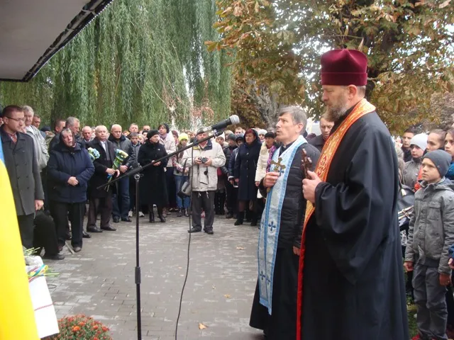 На Тернопільщині встановили меморіальну дошку загиблому в АТО Олександру Черніченку (фото) — фото 7